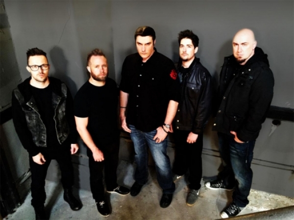 Группа Breaking Benjamin в 2015 году