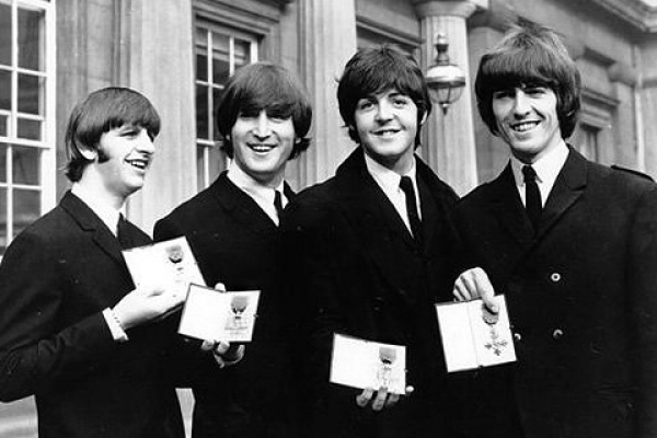The Beatles с Орденами Британской империи